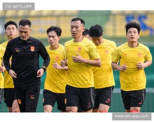 中国足球队全新阵容亮相备战世界杯预选赛 队员状态火热备受期待